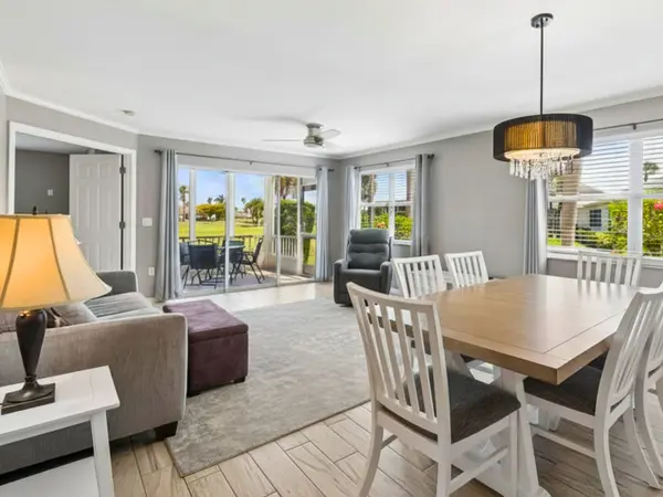 Living room at 1612 Fairway Trce #A, Palmetto, FL 34221