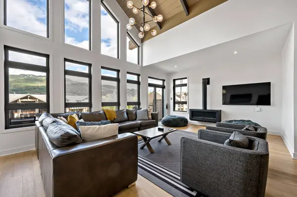 1030 Allée de Verbier #203, Mont-tremblant, QC J8E1C6