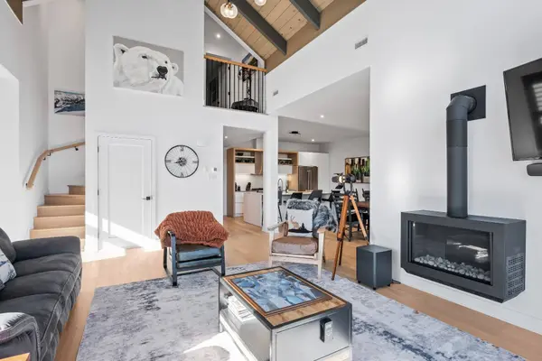 1035 Allée de Verbier #205, Mont-tremblant, QC J8E1C6
