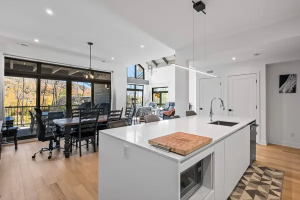 1035 Allée de Verbier #205, Mont-tremblant, QC J8E1C6