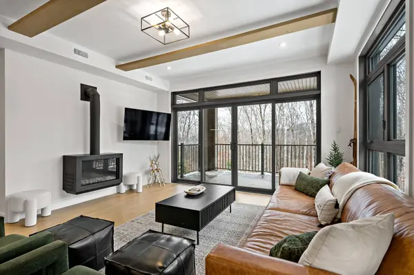 2025 Allée du Val-de-Bagnes #105, Mont-tremblant, QC J8E1C6
