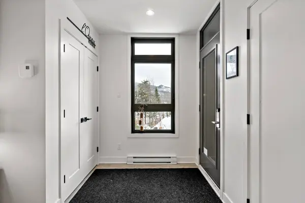 2025 Allée du Val-de-Bagnes #105, Mont-tremblant, QC J8E1C6
