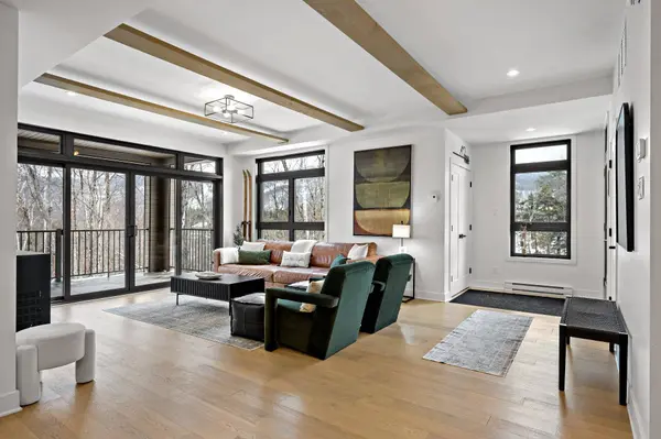 2025 Allée du Val-de-Bagnes #105, Mont-tremblant, QC J8E1C6