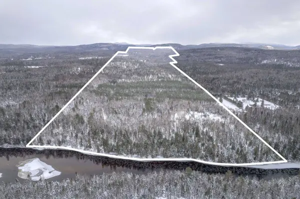 312 Ch. des Cascades, La Macaza, QC J0T1R0