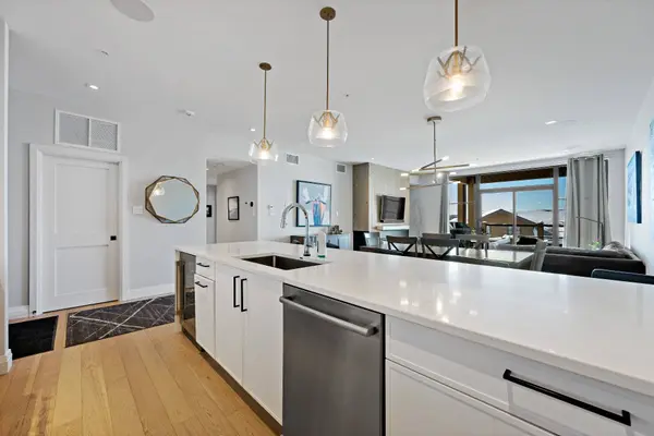119 Ch. des Sous-Bois #104, Mont-tremblant, QC J8E3M9