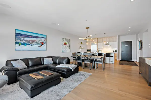 119 Ch. des Sous-Bois #104, Mont-tremblant, QC J8E3M9