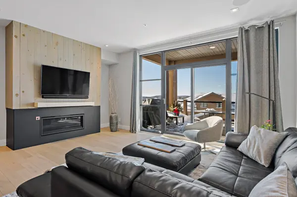 119 Ch. des Sous-Bois #104, Mont-tremblant, QC J8E3M9