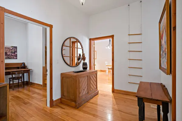 100 Ch. au Pied-du-Courant, Mont-tremblant, QC J8E1N7