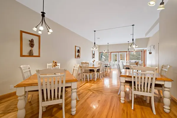 100 Ch. au Pied-du-Courant, Mont-tremblant, QC J8E1N7