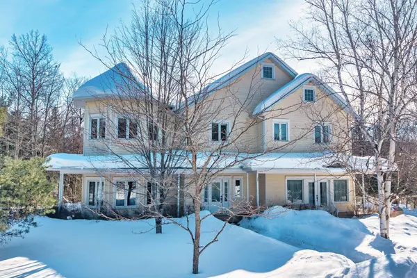 100 Ch. au Pied-du-Courant, Mont-tremblant, QC J8E1N7