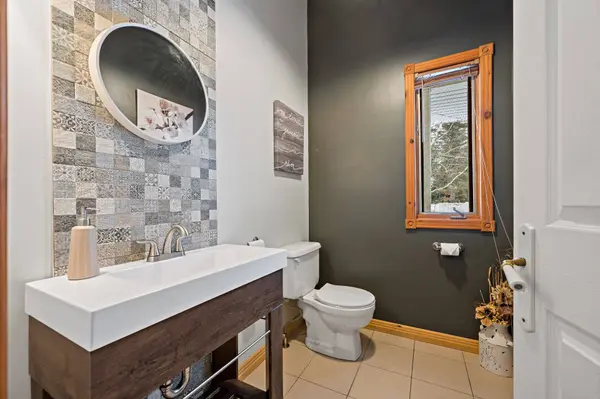 100 Ch. au Pied-du-Courant, Mont-tremblant, QC J8E1N7