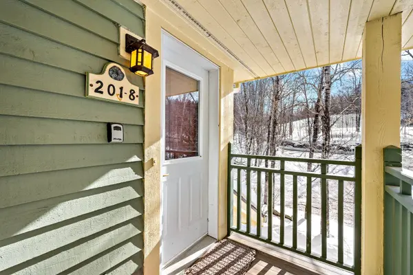 201 Ch. des Quatre-Sommets #8, Mont-tremblant, QC J8E1C7
