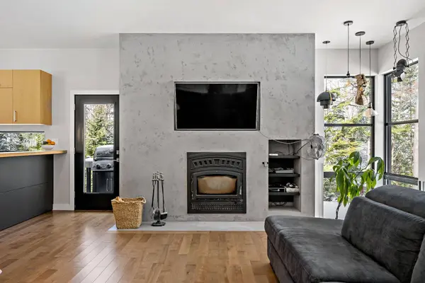 142 Rue Deschambault, Saint-faustin/lac-carré, QC J0T2G0