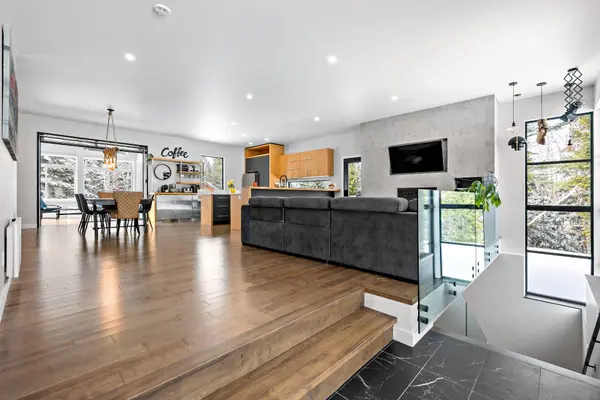 142 Rue Deschambault, Saint-faustin/lac-carré, QC J0T2G0