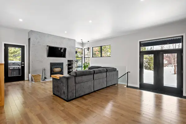 142 Rue Deschambault, Saint-faustin/lac-carré, QC J0T2G0