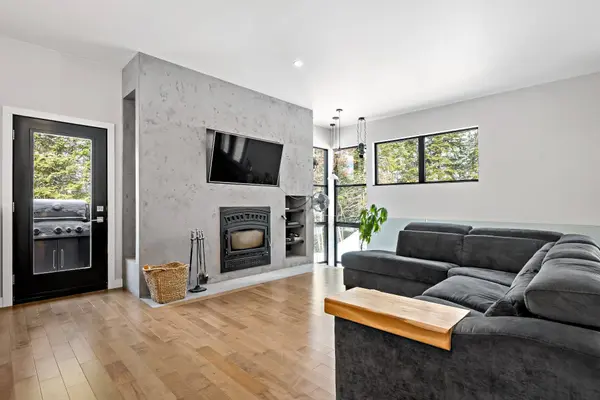 142 Rue Deschambault, Saint-faustin/lac-carré, QC J0T2G0