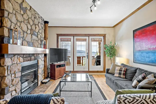 154 Ch. des Sous-Bois #2, Mont-tremblant, QC J8E3M1