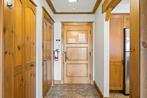 154 Ch. des Sous-Bois #2, Mont-tremblant, QC J8E3M1