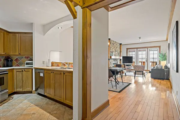 154 Ch. des Sous-Bois #2, Mont-tremblant, QC J8E3M1