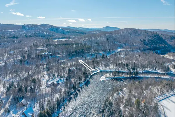 Ch. des Eaux-Vives, Mont-tremblant, QC J8E1R8
