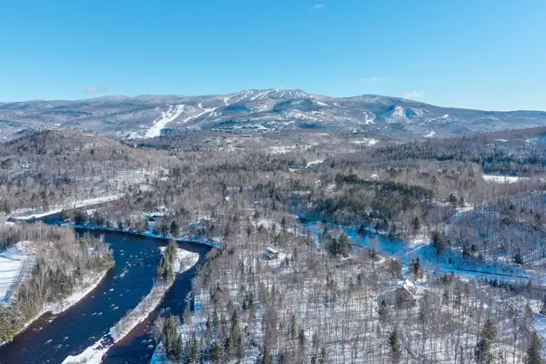 Ch. des Eaux-Vives, Mont-tremblant, QC J8E1R8