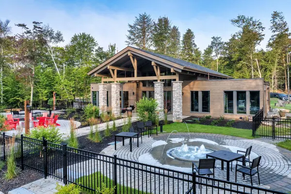 2000 Allée du Val-de-Bagnes #204, Mont-tremblant, QC J8E1C6