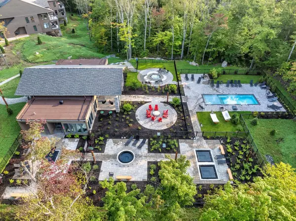 2000 Allée du Val-de-Bagnes #204, Mont-tremblant, QC J8E1C6