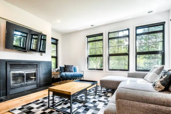 215 Ch. des Quatre-Sommets #2, Mont-tremblant, QC J8E1C6