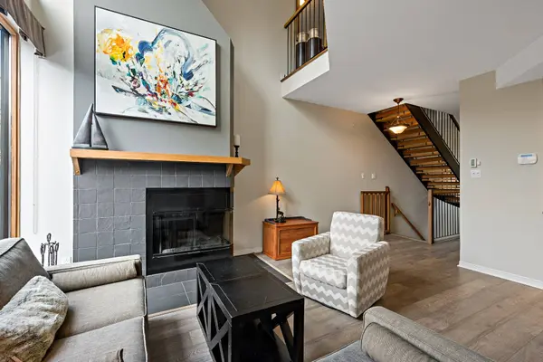 184 Ch. au Pied-de-la-Montagne #22, Mont-tremblant, QC J8E3M2