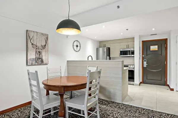 150 Ch. au Pied-de-la-Montagne #422A, Mont-tremblant, QC J8E3M2