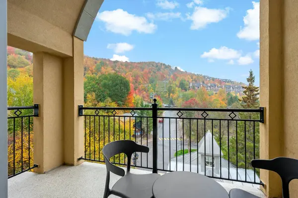 150 Ch. au Pied-de-la-Montagne #422A, Mont-tremblant, QC J8E3M2