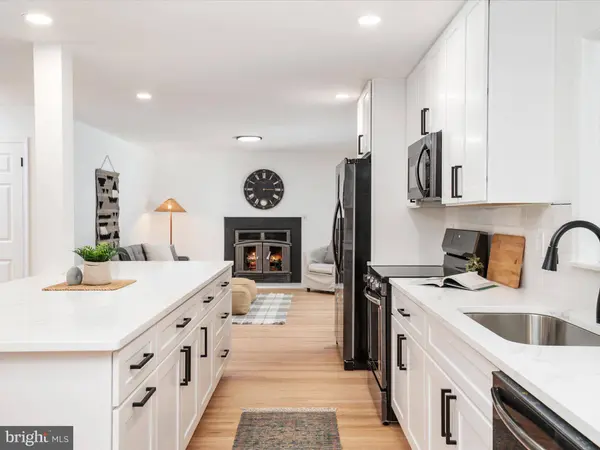 1004-A HARBOR DR, Annapolis, MD 21403