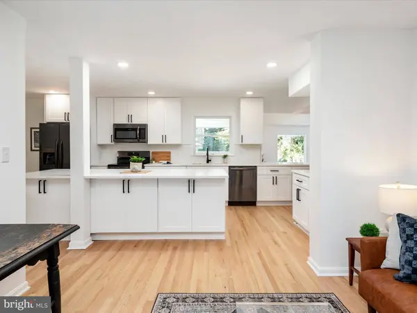 1004-A HARBOR DR, Annapolis, MD 21403