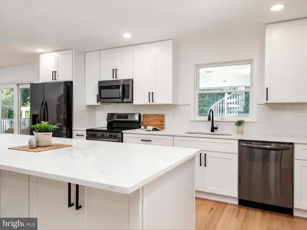 1004-A HARBOR DR, Annapolis, MD 21403