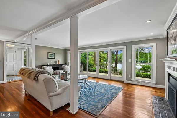 300 MAGOTHY BRIDGE RD, Pasadena, MD 21122