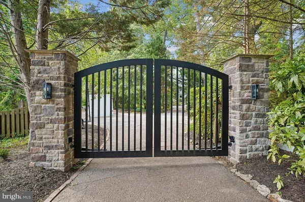 300 MAGOTHY BRIDGE RD, Pasadena, MD 21122