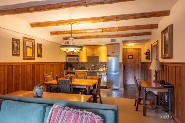 7 Whiteface Inn Ln #Unit 208, int. 7, Lake Placid, NY 12946