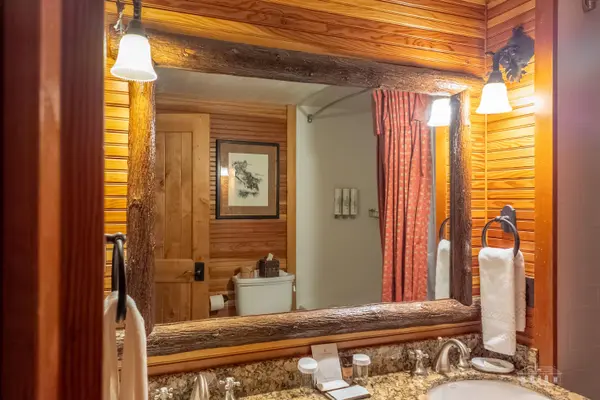 7 Whiteface Inn Ln #Unit 208, int. 7, Lake Placid, NY 12946