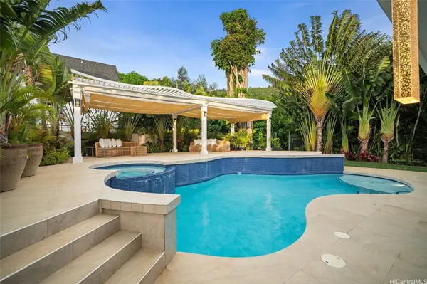 18 Homelani PL, Honolulu, HI 96817