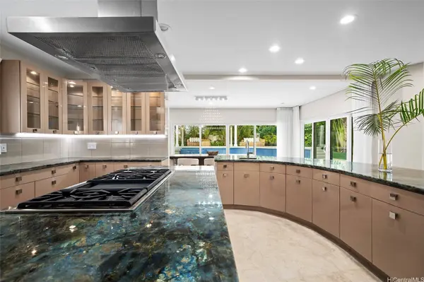 18 Homelani PL, Honolulu, HI 96817
