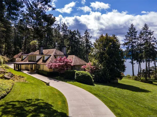 605 Senanus Dr, Central Saanich, BC V8M 1S6