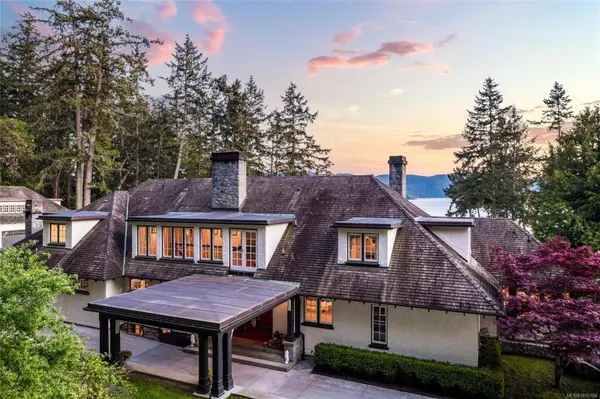 605 Senanus Dr, Central Saanich, BC V8M 1S6