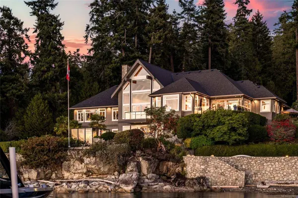 8338 West Saanich Rd, Central Saanich, BC V8M 1S5