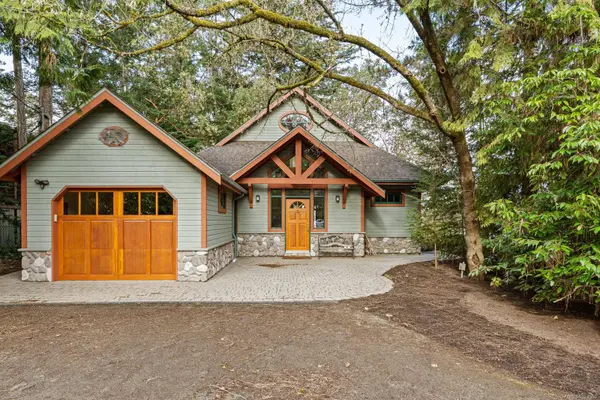 675 Towner Park Rd, North Saanich, BC V8L 5L7