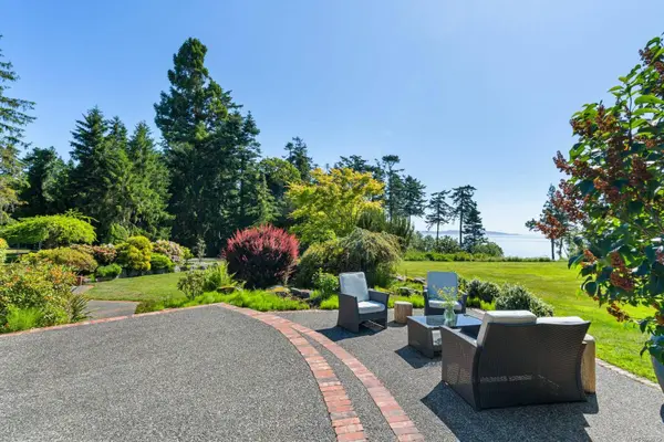 5605 Parker Ave, Saanich, BC V8Y 2N2