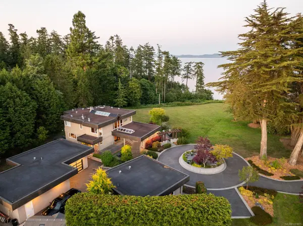 5605 Parker Ave, Saanich, BC V8Y 2N2