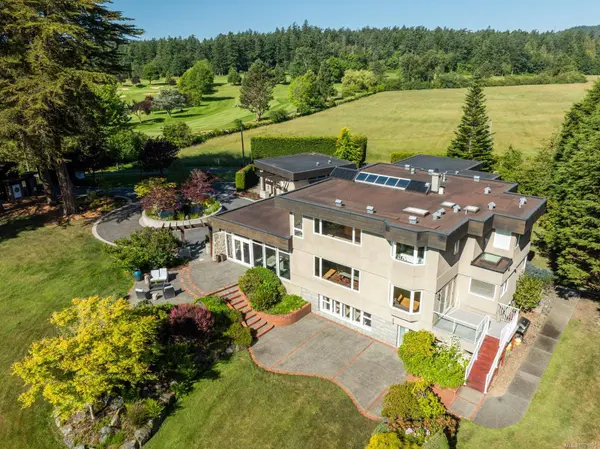 5605 Parker Ave, Saanich, BC V8Y 2N2