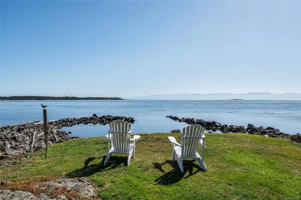 3045 McAnally Rd, Saanich, BC V8N 1T3