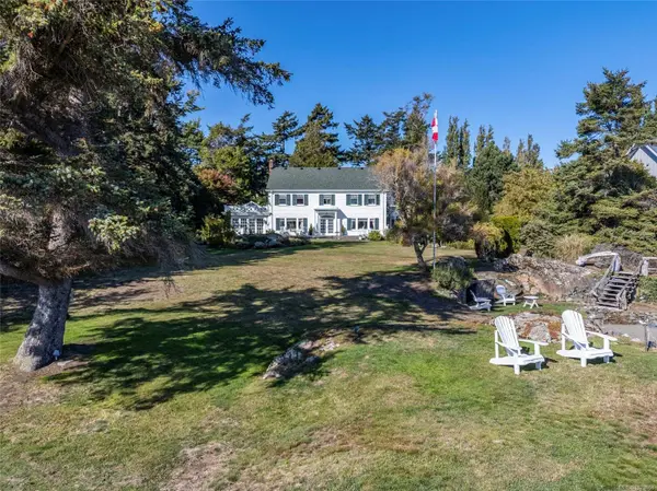 3045 McAnally Rd, Saanich, BC V8N 1T3