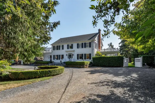 3045 McAnally Rd, Saanich, BC V8N 1T3